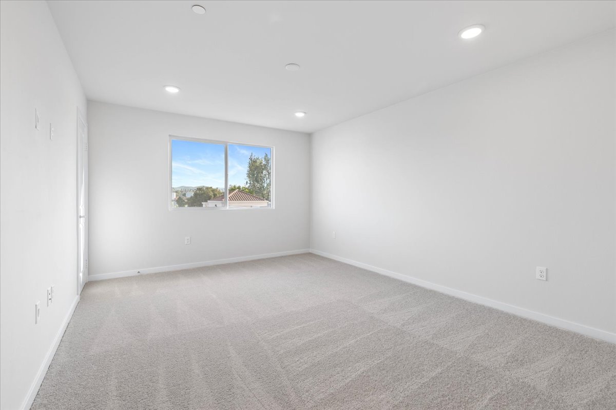 A room with a window and a carpet.