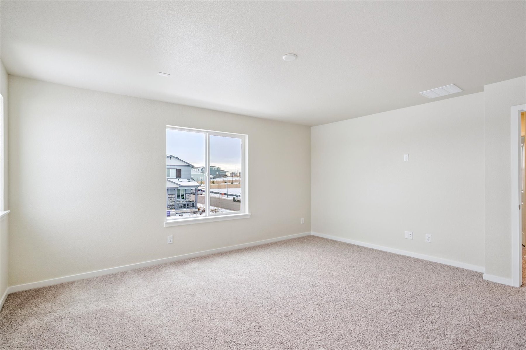 A room with a window and a carpet.