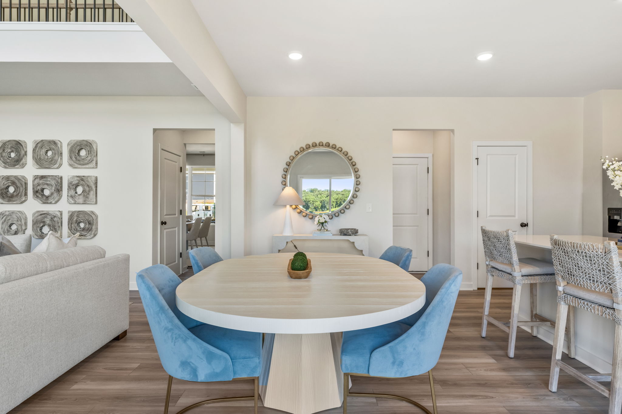 A dining room with a round table.