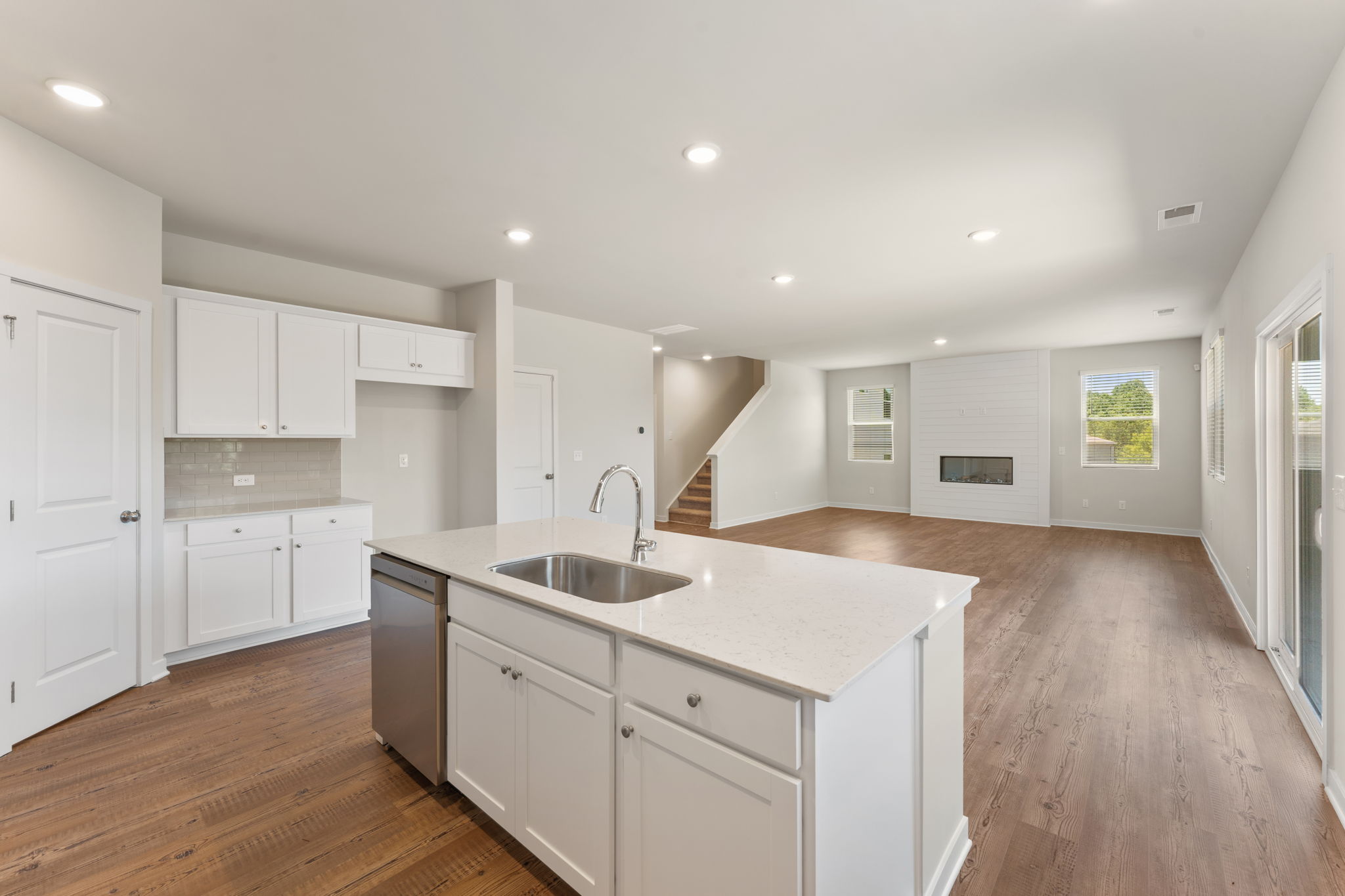 A kitchen with white cabinets.