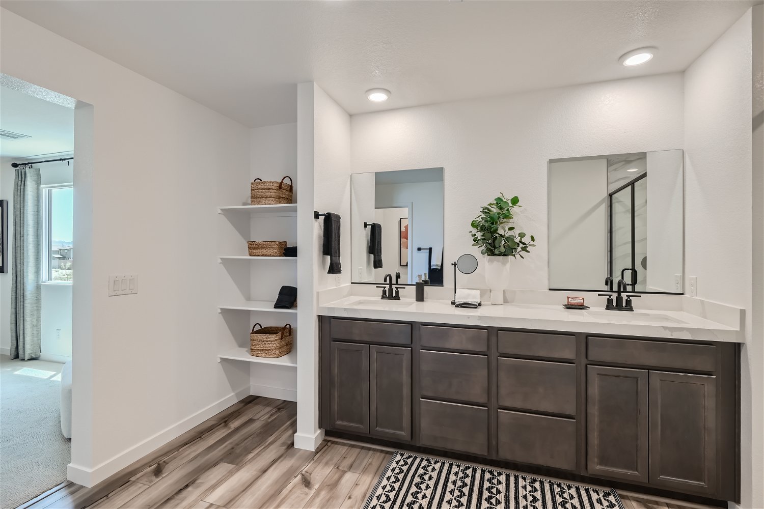 A bathroom with a sink and a mirror.