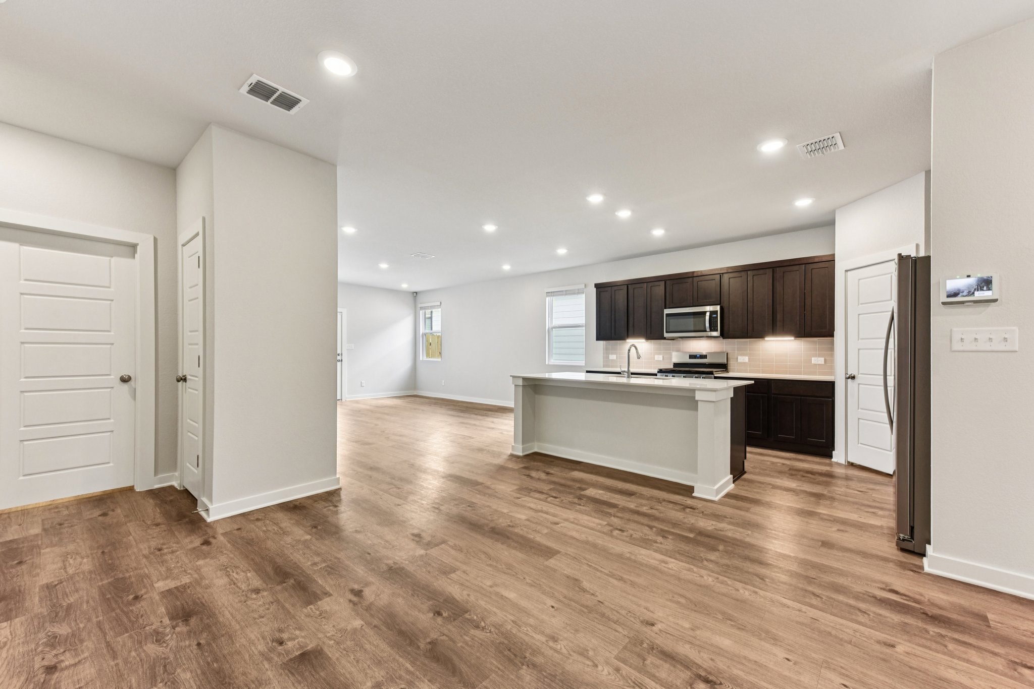 A kitchen with white cabinets.