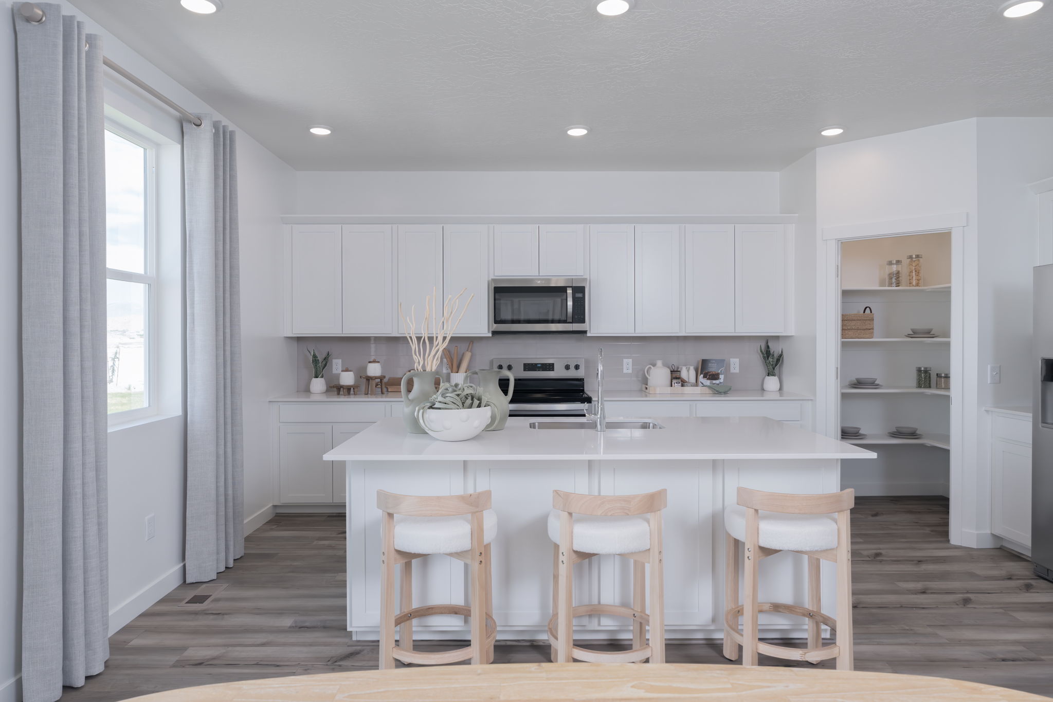 A kitchen with white cabinets.
